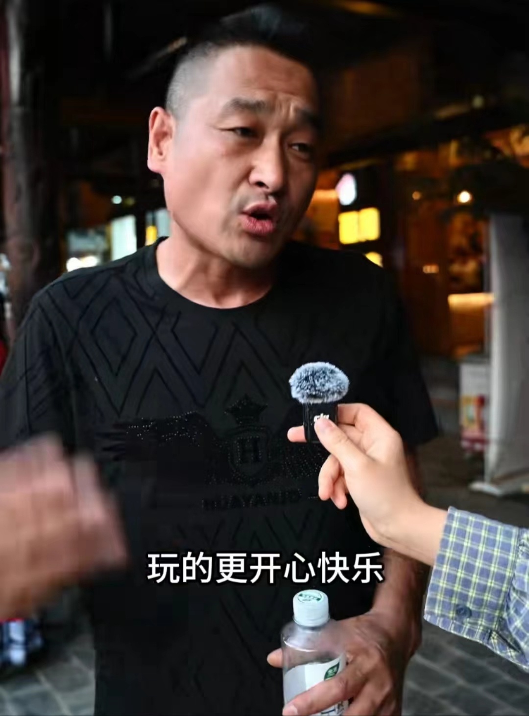 篮球场上的规则有没有抱球_篮球抱球不动算犯规吗_篮球有抱球不能抢规则吗