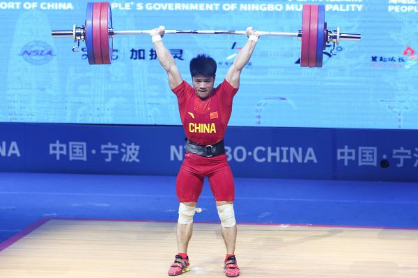 东京奥运会中国举重获8个满额参赛席位，侯