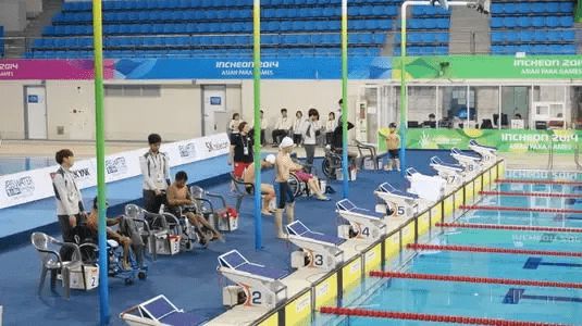 游泳抬头游怎么学_抬头游泳视频教程_游泳不抬头拿冠军可以吗