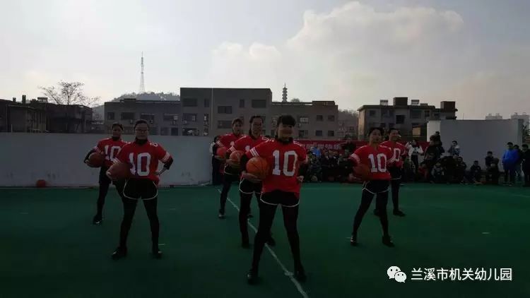 传球篮球接力赛技巧和方法_接力赛篮球传球技巧_传球篮球接力赛技巧视频