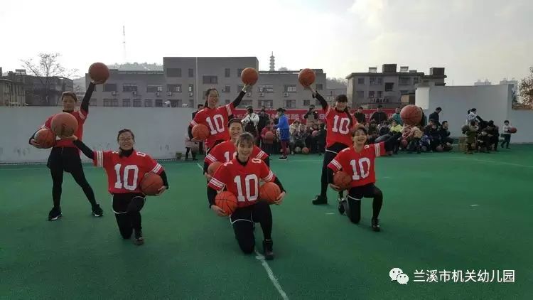 传球篮球接力赛技巧视频_传球篮球接力赛技巧和方法_接力赛篮球传球技巧