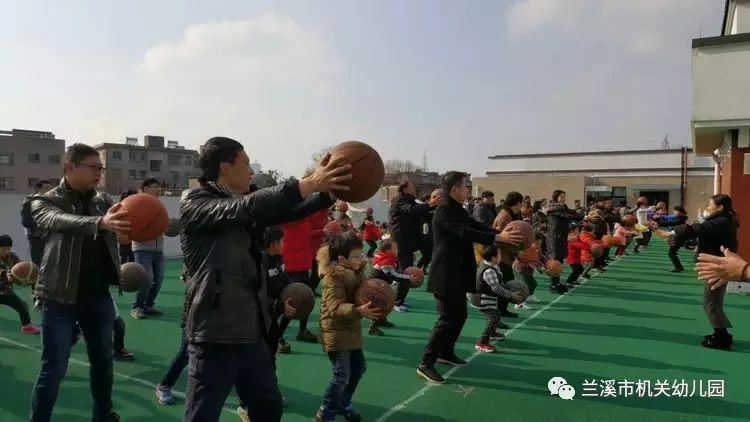 接力赛篮球传球技巧_传球篮球接力赛技巧和方法_传球篮球接力赛技巧视频