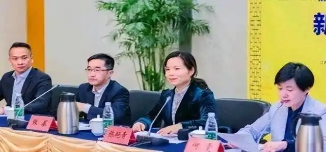 举重冠军女_举重冠军什么姣_举重冠军教练