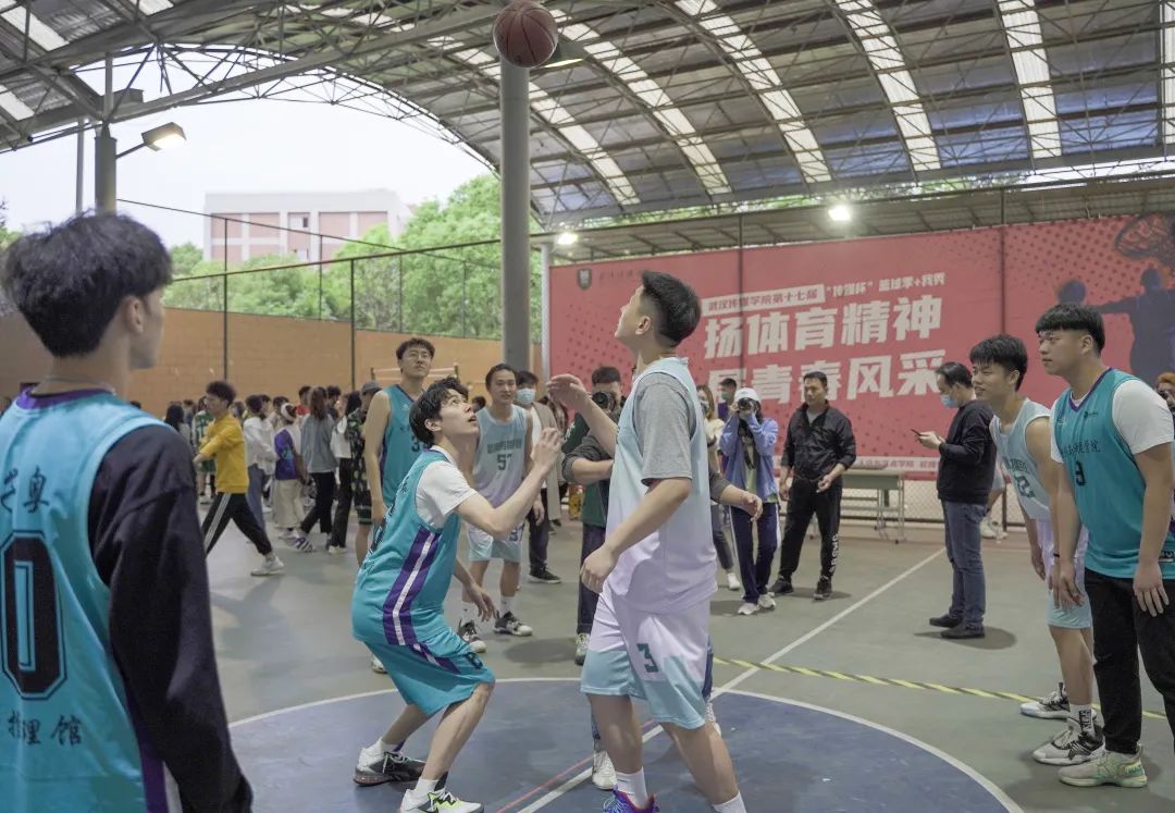 手势篮球规则图解_篮球场的规则手势_篮球手势规则教学