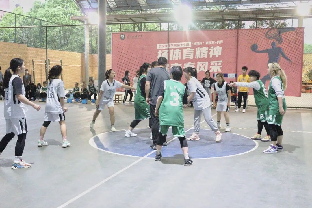 手势篮球规则图解_篮球手势规则教学_篮球场的规则手势