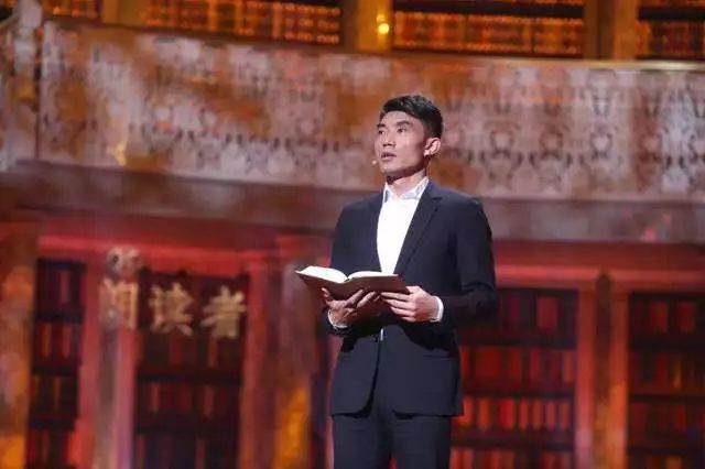 庆祝足球胜利的英文歌曲_足球冠军怎么庆祝的英语_庆祝足球冠军英语翻译