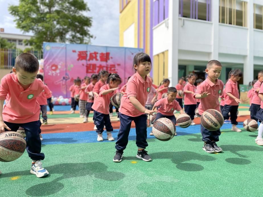 教案篮球左右交替拍球_幼儿园单手交替拍篮球技巧_篮球交叉拍球
