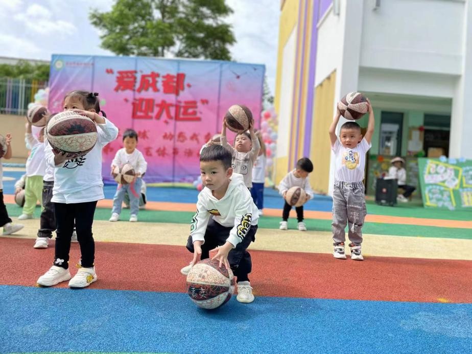 教案篮球左右交替拍球_幼儿园单手交替拍篮球技巧_篮球交叉拍球