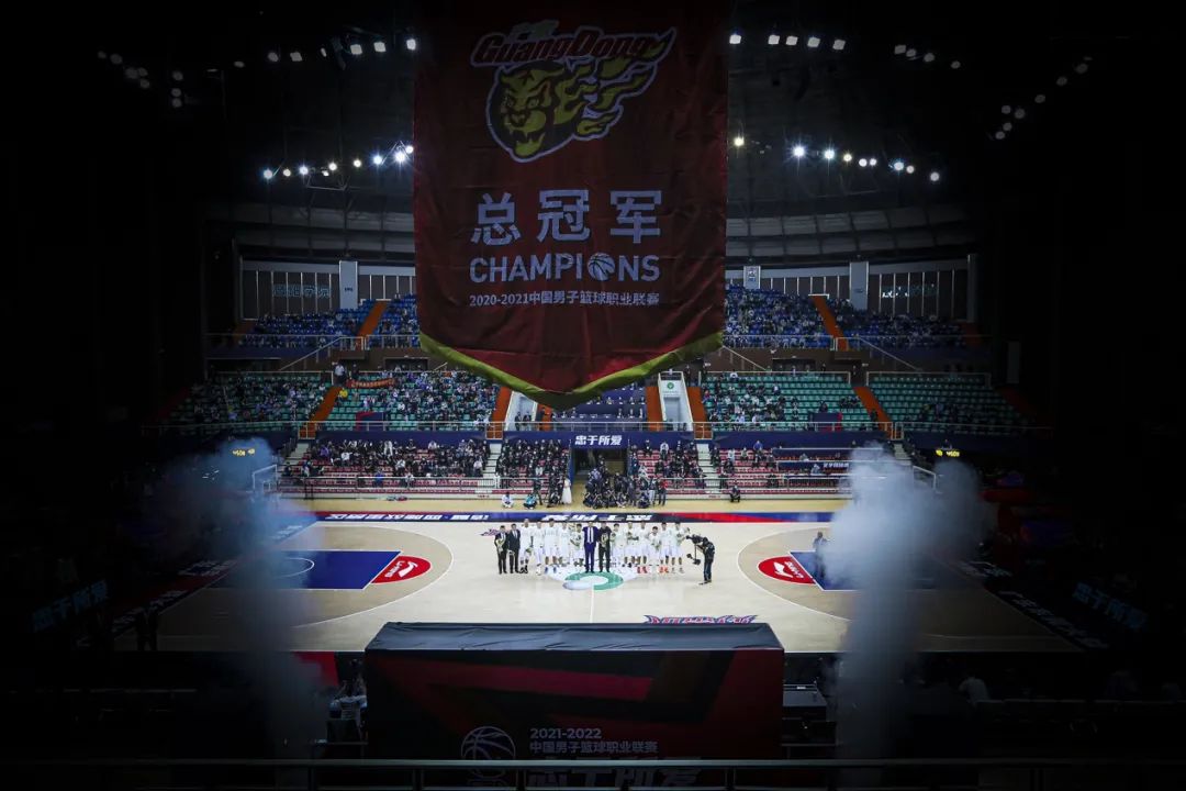 篮球球迷专属冠军戒指是什么_戒指篮球球迷专属冠军是什么_球迷版总冠军戒指