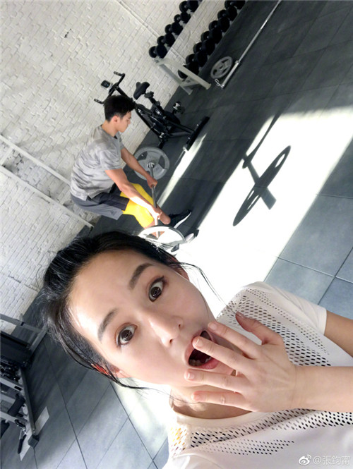 明星张钧健身_健身达人张钧甯_健身女明星张钧